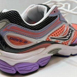 Saucony ProGrid Omni 9 in the Pink/Purple (S70739-30) colorway - Size 6 womens